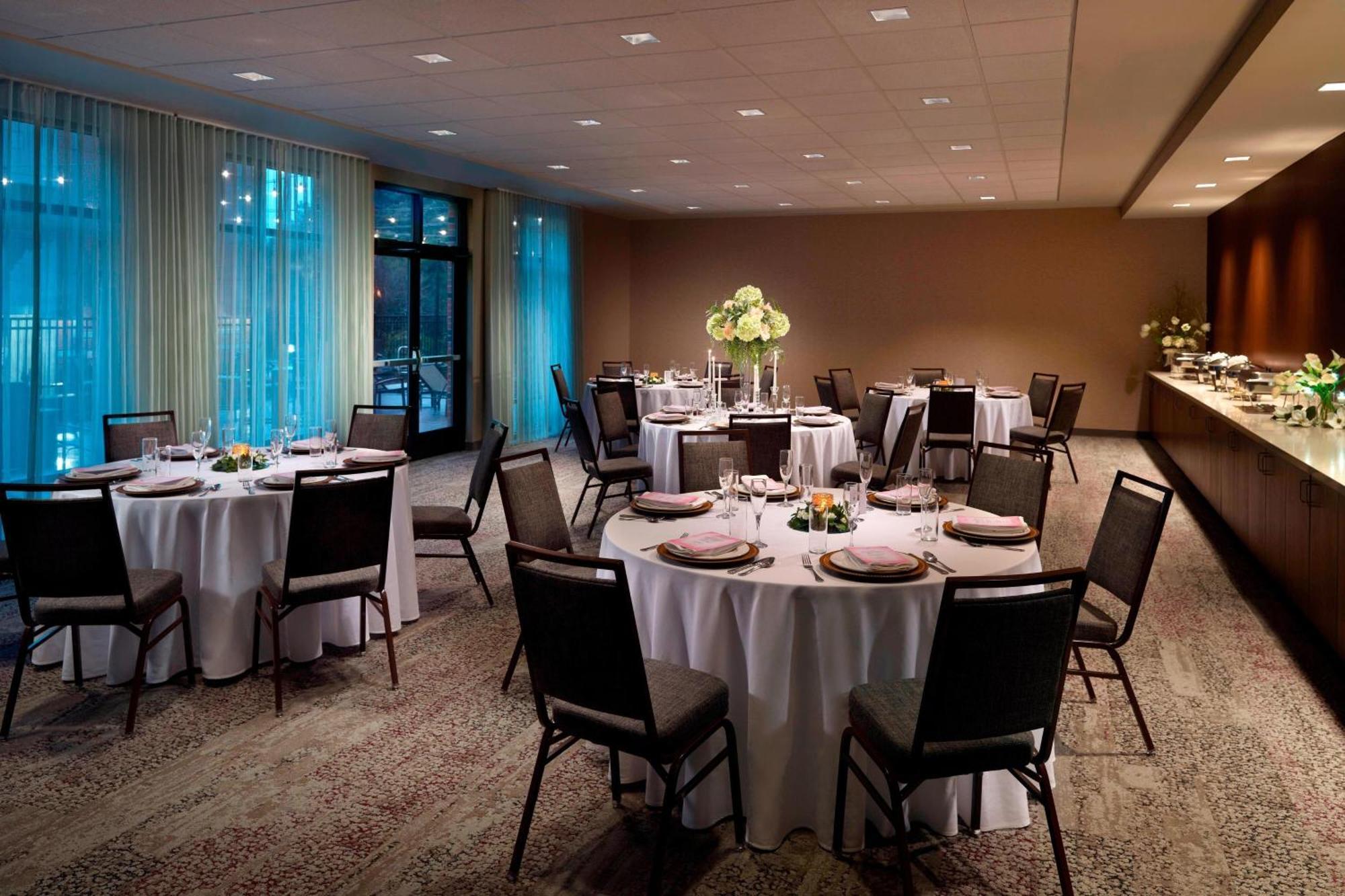 Courtyard By Marriott Lagrange Hotel Luaran gambar